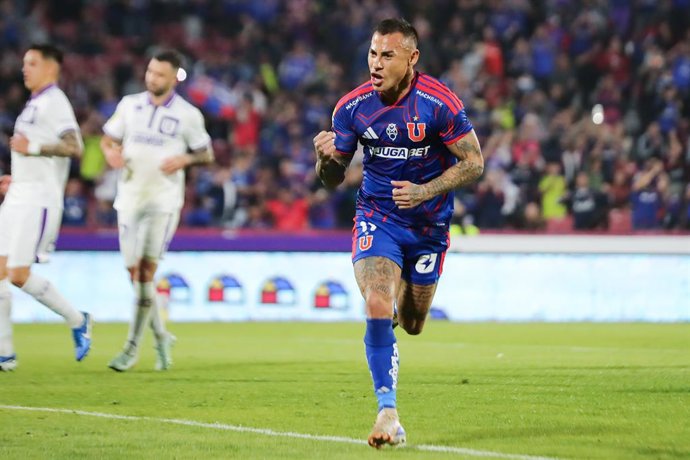 Futbol, Universidad de Chile vs Deportes Concepcion, campeonato 2026 Fecha 14, Liga de Primera 2026. El jugador de Universidad de Chile Eduardo Vargas, centro, celebra un gol contra Deportes Concepcion durante un partido de primera disputado en el