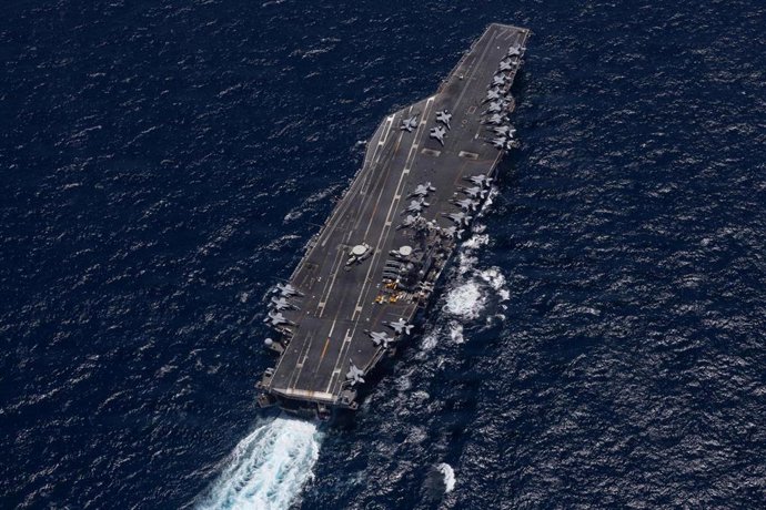 Archivo - El portaaviones de la clase Nimitz de la Armada de los Estados Unidos, el USS George H. W. Bush, operando en apoyo de la Operación Epic Fury y del bloqueo naval de Irán, 3 de mayo de 202