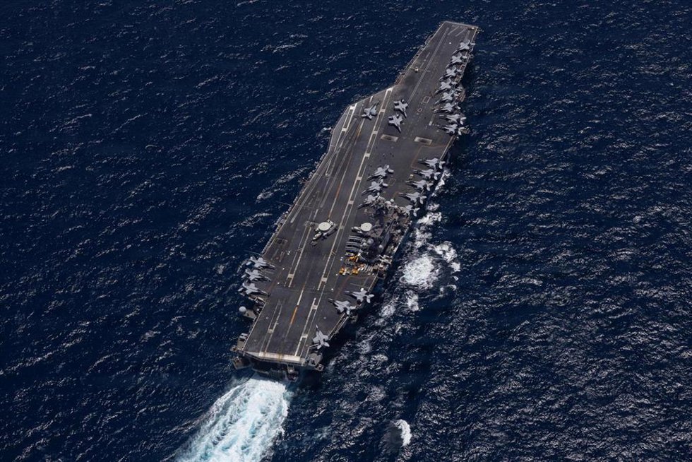 Archivo - El portaaviones de la clase Nimitz de la Armada de los Estados Unidos, el USS George H. W. Bush, operando en apoyo de la Operación Epic Fury y del bloqueo naval de Irán, 3 de mayo de 202