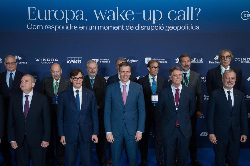 Archivo - Foto de familia en la apertura de la 40 Reunió Cercle d'Economia, en el Palau de Congresos de Catalunya en 2025