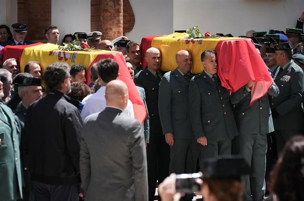 Los féretros de los dos agentes fallecidos en el funeral celebrado en la Parroquia de la Purísima Concepción de la capital onubense. A 9 de mayo de 2026, en Huelva (Andalucía, España). Imágenes del funeral de los dos Guardia Civiles fallecidos en acto de