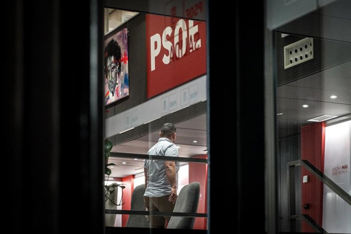 Sede nacional del PSOE en Ferraz, a 27 de mayo de 2026, en Madrid (España), el día en el que la Unidad Central Operativa (UCO) de la Guardia Civil acudió a por información por orden de la Audiencia Nacional.