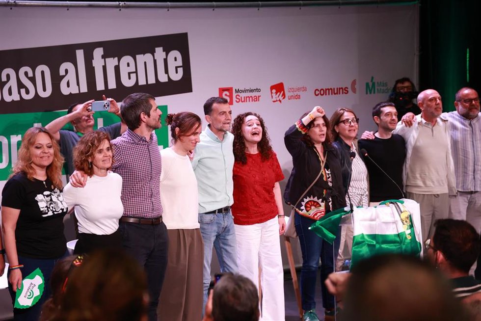 Archivo - El candidato de la coalición Por Andalucía a la presidencia de la Junta, Antonio Maíllo (5i), durante el encuentro 'Un paso al frente. Por Andalucía' en Sevilla, Izquierda Unida (IU), Movimiento Sumar, Comuns y Más Madrid han celebrado en Sevill