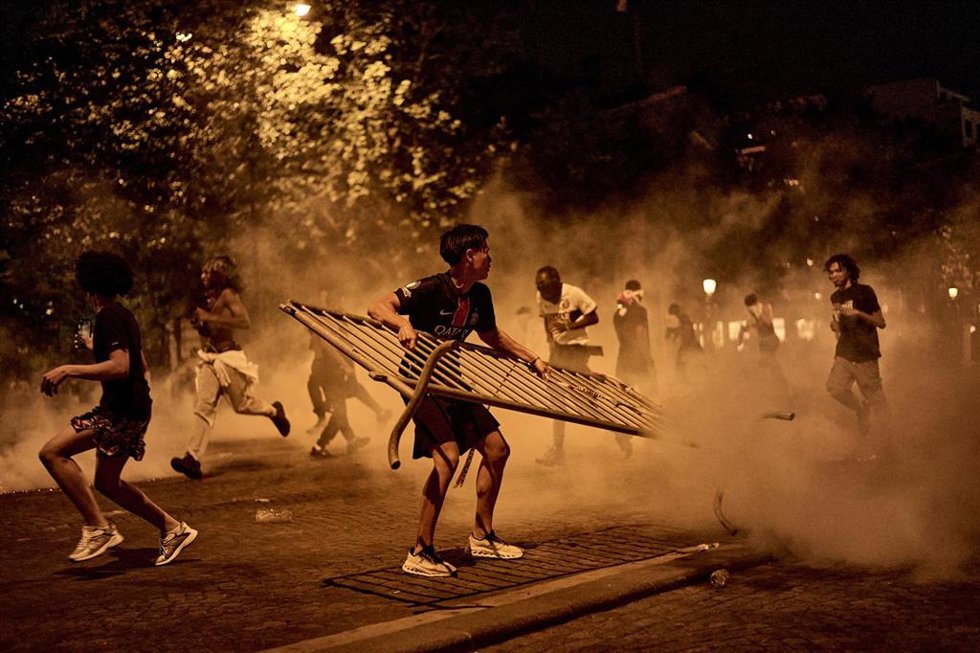 Disturbios en los Campos Elíseos de París