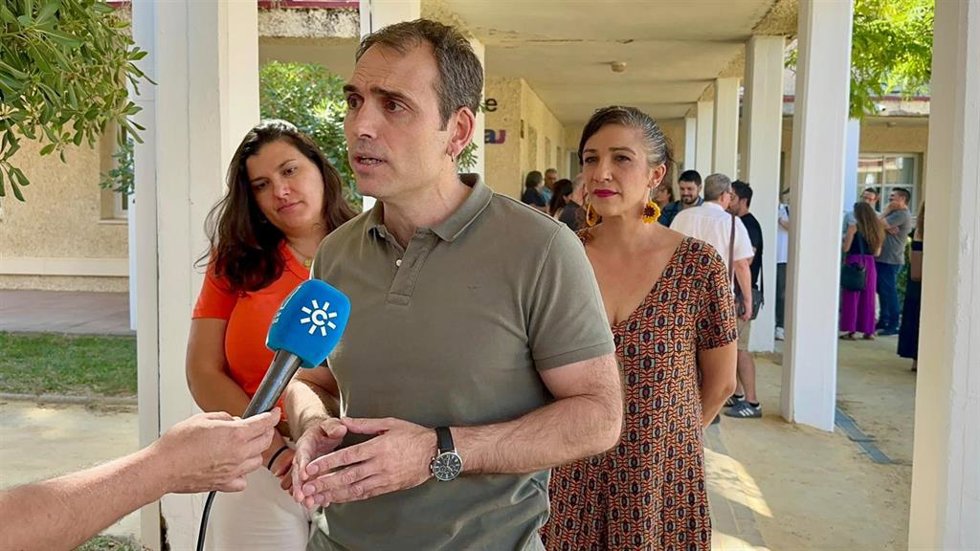 El coordinador general de IU Andalucía, Toni Valero, ofrece una rueda de prensa previa a la celebración de la Coordinadora Andaluza.
