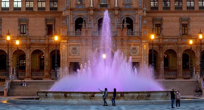 Archivo - Fuente de la Plaza de España en imagen de archivo.