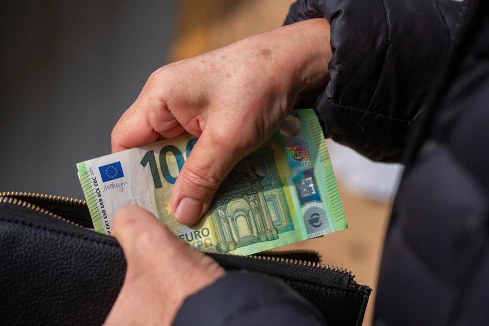 Archivo - Imagen de archivo de dinero. 
