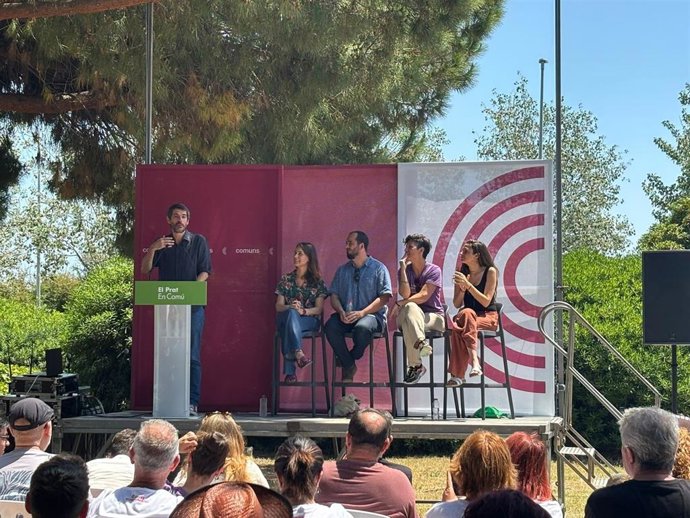 El ministro de Cultura, Ernest Urtasun, en un acto en El Prat de Llobregat (Barcelona).