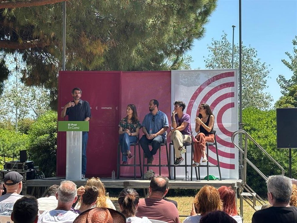 El ministro de Cultura, Ernest Urtasun, en un acto en El Prat de Llobregat (Barcelona).