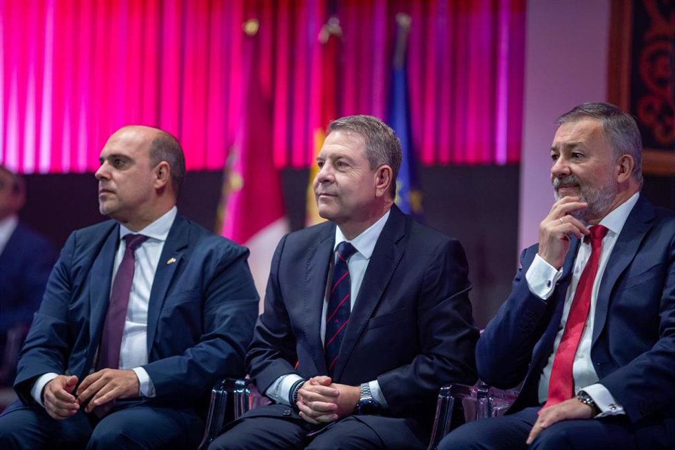 El jefe del Ejecutivo autonómico, Emiliano García-Page, preside el acto institucional del Día de Castilla-La Mancha que se celebra en el Teatro Auditorio ‘José Luis Perales’ de Cuenca.