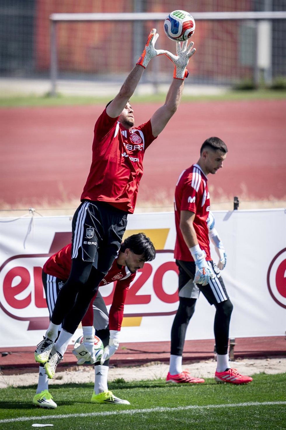 Unai Simón durante el entrenamiento de la selección española de fútbol