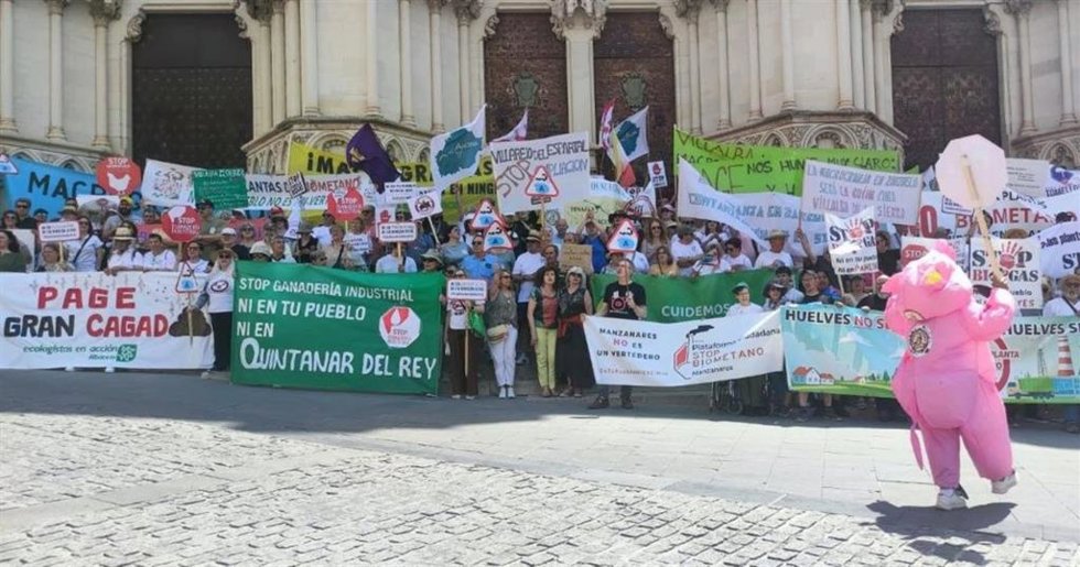 Podemos arropa a los movimientos sociales convocados por las plataformas ciudadanas 'Stop Ganadería Industrial' y 'Stop Biometano' de Castilla-La Mancha.