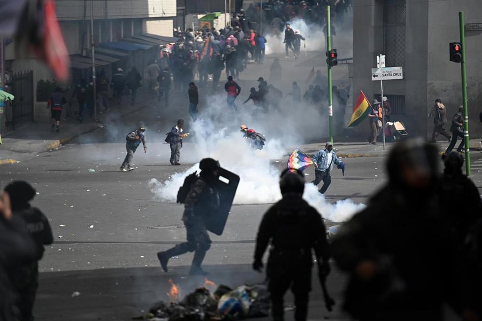 Enfrentamientos entre manifestantes y fuerzas de seguridad en Bolivia