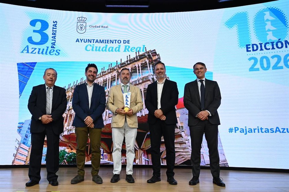 El Ayuntamiento de Ciudad Real ha sido distinguido con las tres Pajaritas Azules, la máxima categoría otorgada por la Asociación Española de Fabricantes de Pasta, Papel y Cartón (Aspapel).
