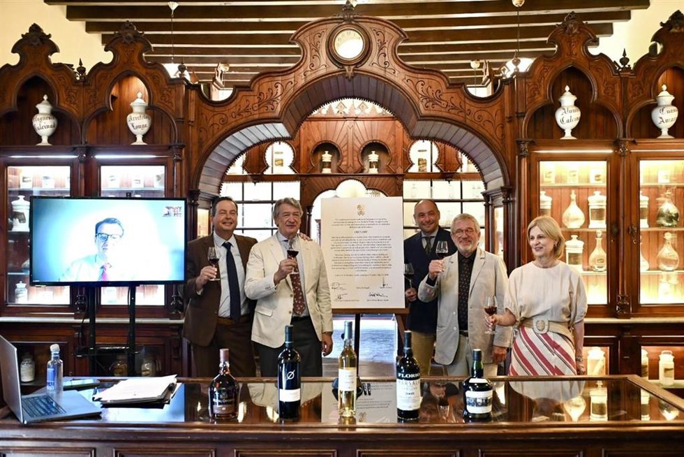 Foto de familia de la firma.