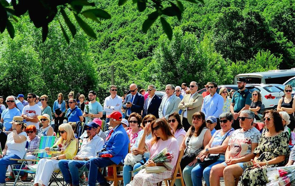 Cientos de romeros y campurrianos participan en la festividad de la Virgen de la Rosa