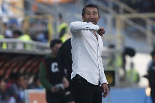 Futbol,  Universidad Católica vs Cobrelos Copa Chile 2018 El entrenador de  Cobrelos Rodrigo Perez, dirige durante el partido contra Universidad Católica  por Copa Chile en el estadio Nacional. Santiago 17/06/2018 Ramon Monroy/Photosport  Football,