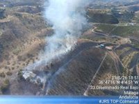 Estabilizado el incendio forestal declarado en Vélez-Málaga que moviliza a un helicóptero