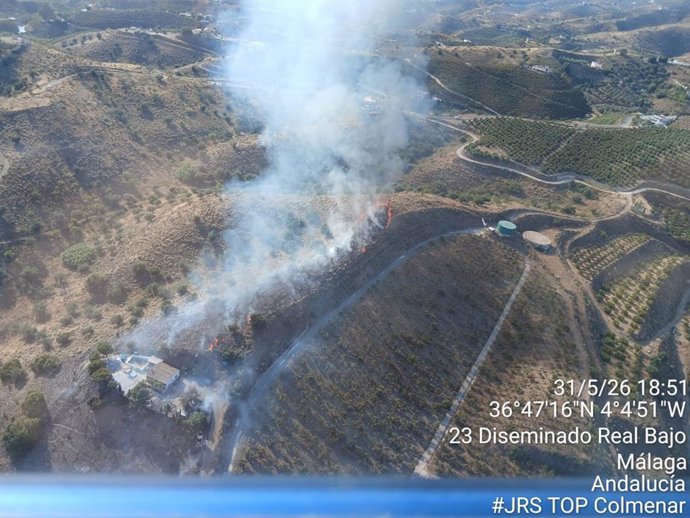 Imagen aérea del incendio forestal decretado en Vélez-Málaga el 31 de mayo.