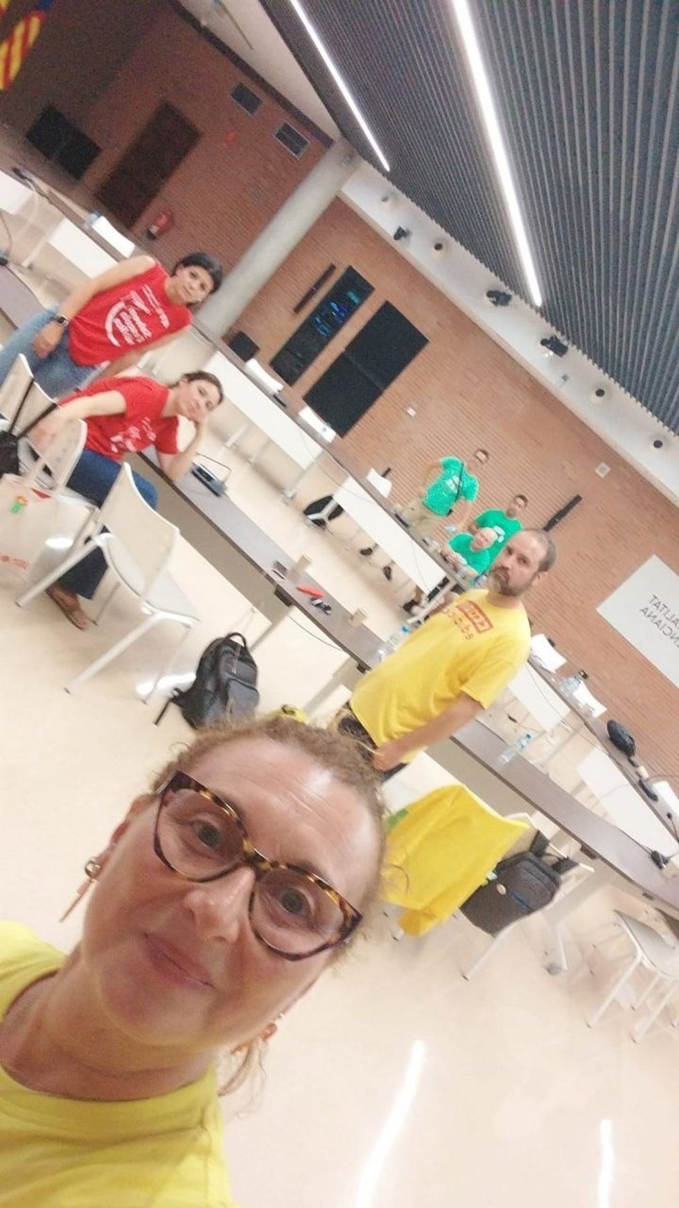 STEPV, CCOO y UGT aseguran que "no se levantarán" de la mesa hasta que Educación conteste si se renegocian los salarios