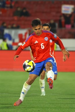 Futbol, Chile vs Uruguay. Eliminatorias al mundial de la Fifa 2026. El jugador de la seleccion chilena Vicente Pizarro es fotografiado durante un partido clasificatorio al mundial de 2026 contra Uruguay disputado en el estadio Nacional de Santiago,