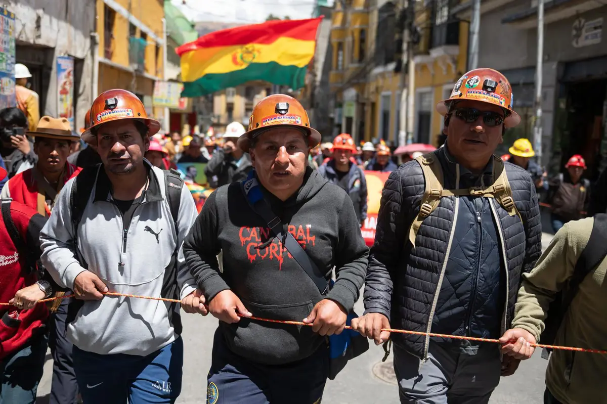 Manifestantes de la Central Obrera Boliviana (COB)
