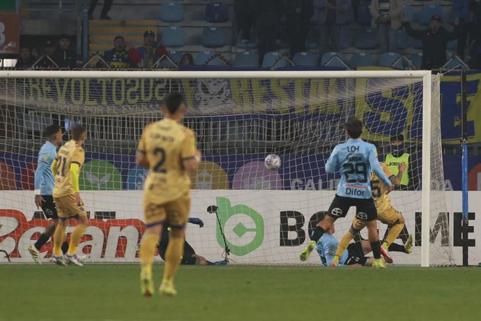 Futbol, O’Higgins vs Everton Fecha 14, Liga de Primera 2026  El jugador de Everton Lucas Soto, derecha, convierte su gol contra O’Higgins durante el partido de la liga de primera disputado en el Estadio Codelco El Teniente de Rancagua,