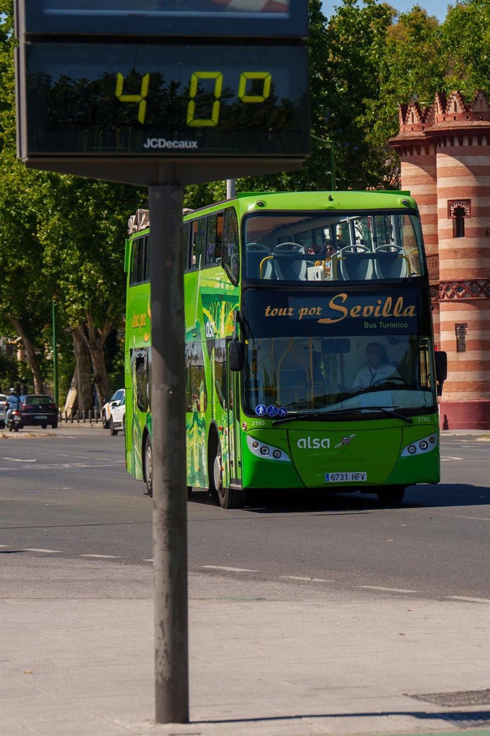 Los termómetros de Sevilla marcan elevadas temperaturas para un mes de mayo. A 27 de mayo de 2026 en Sevilla, Andalucía (España).Un potente anticiclón africano ha disparado las temperaturas en Sevilla, donde se esperan máximas de 37 °C entre miércoles y j