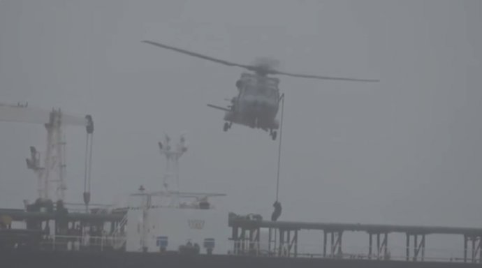 Francia incauta en el Atlántico de un buque "bajo sanciones internacionales" que zarpó de Rusia