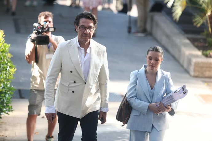 El actor, Luis Lorenzo, a su llegad al juicio por presunto maltrato y estafa a una familiar anciana, en la Audiencia Provincial de Madrid, a 1 de junio de 2026, en Madrid (España). 