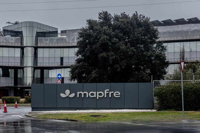 Archivo - Nueva imagen de Mapfre implantada en las fachadas de las oficinas centrales de la aseguradora en Majadahonda, a 29 de enero de 2026, en Majadahonda, Madrid (España). 