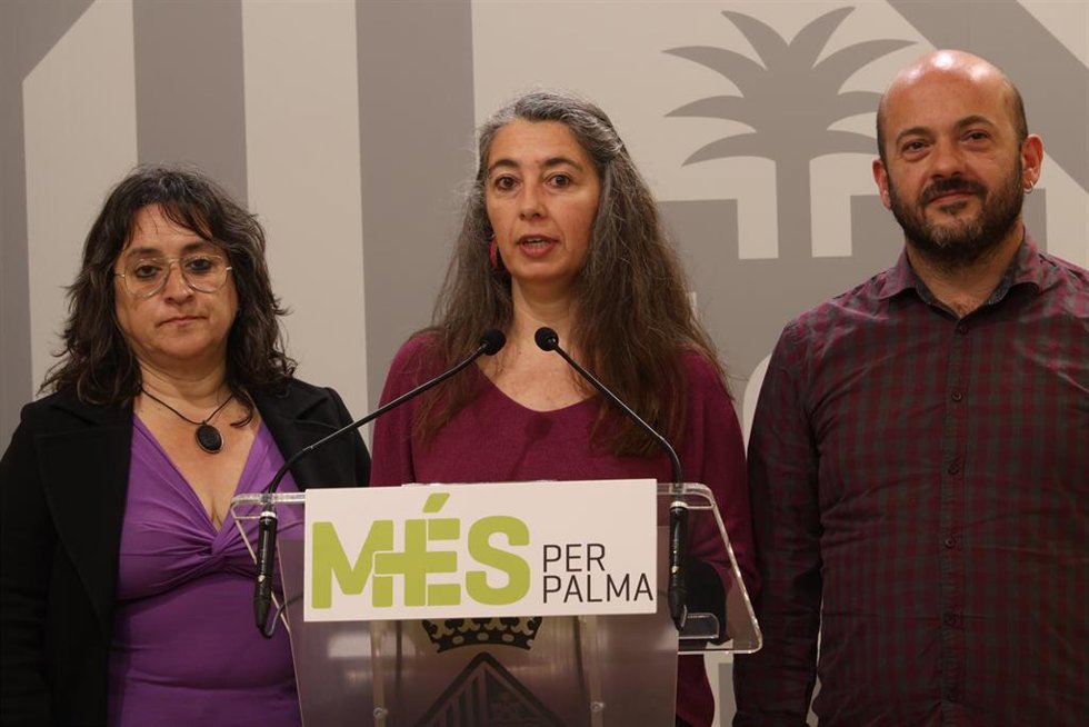 De izquierda a derecha, los regidores de MÉS per Palma, Kika Coll, Neus Truyol y Miquel Àngel Contreras.