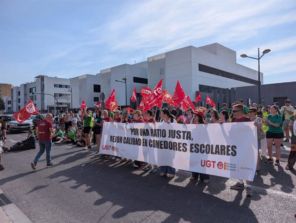 Concentración ante la Conselleria de Educación en el inicio de la cuarta semana de huelga educativa