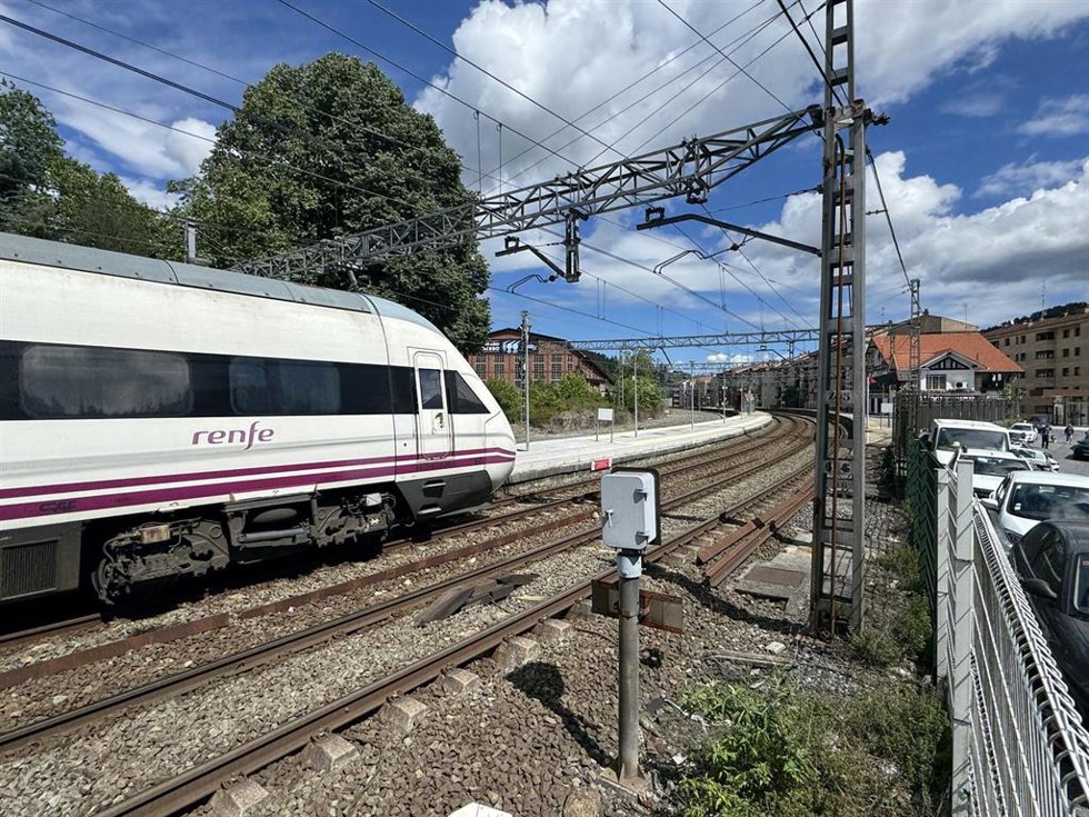 OCU denuncia que 1 de cada 2 pasajeros de tren sufre retrasos frecuentes.