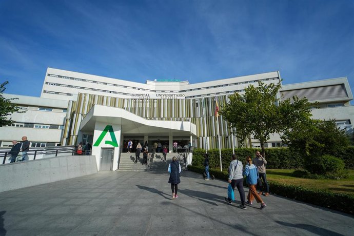 Archivo - Imagen de la fachada del Hospital Macarena de Sevilla, como imagen de recurso
