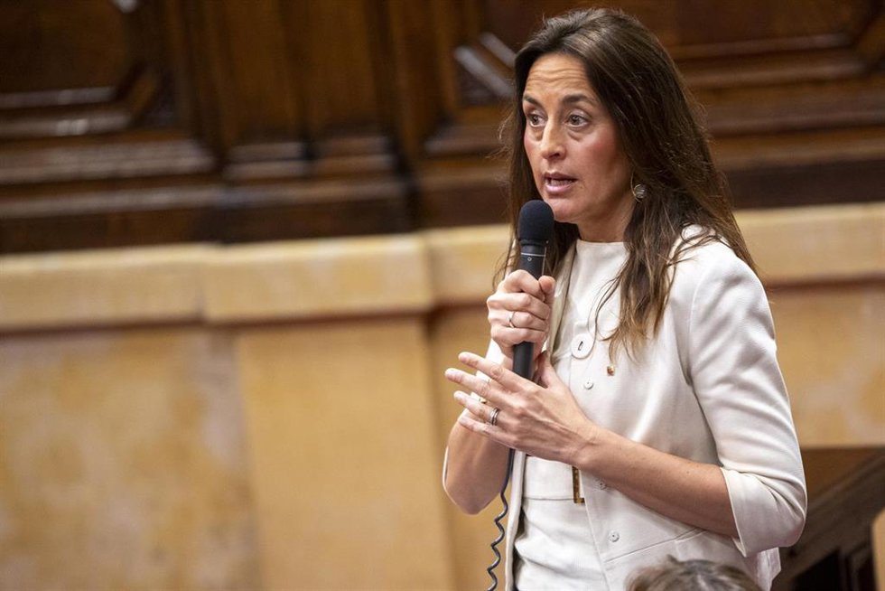 Archivo - La consellera de Educación de la Generalitat, Esther Niubó