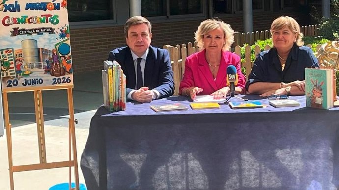 El consejero de Educación y Empleo, Alberto Galiana, participa en la presentación del XVI Maratón de cuentacuentos CEO Villa de Autol