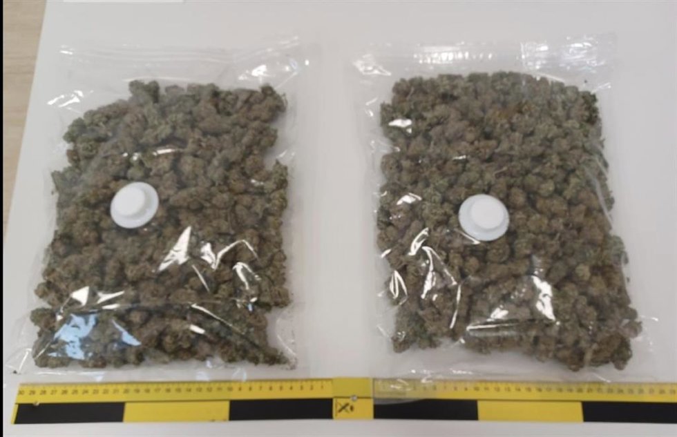 Marihuana intervenida en la Entidad Local Autónoma (ELA) de Encinarejo de Córdoba a un varón en su coche.