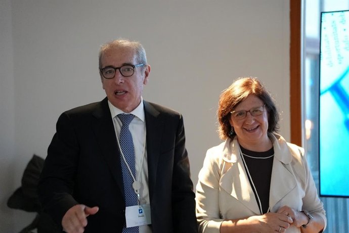 El president del Port de Barcelona i de la Fundació, José Alberto Carbonell, i la sotsdirectora general del Port i directora general de BCN Port Innovation, Catalina Grimalt