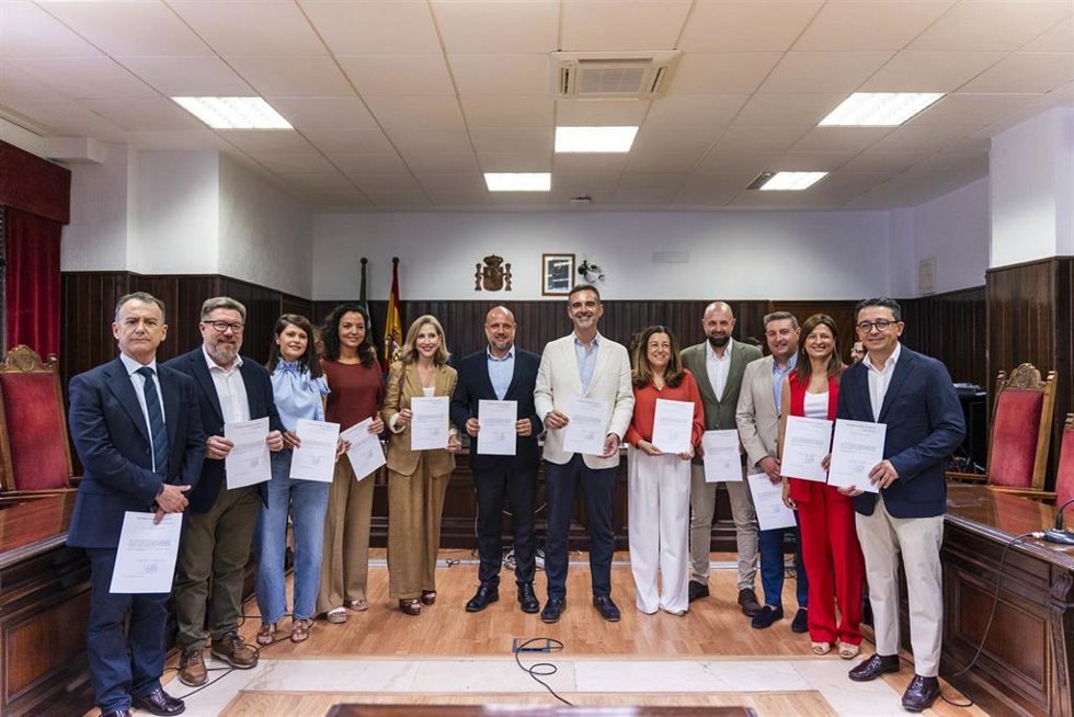 Los candidatos al Parlamento de Andalucía por Almería recogen sus actas de diputados electos en la Audiencia Provincial. 