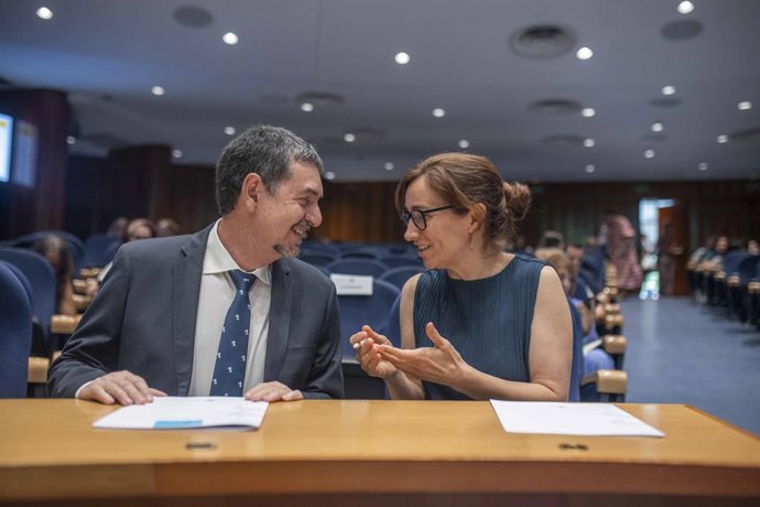 Archivo - Arquivo - Ministra da Saúde, Mónica García, e o Secretário de Estado da Educação, Abelardo de la Rosa Díaz