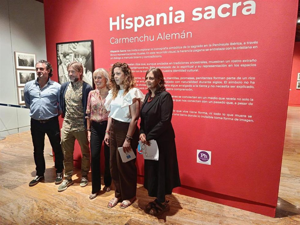 Inauguración de 'Hispania Sacra', de Carmenchu Alemán, que aber el festival PallantiaPhoto.
