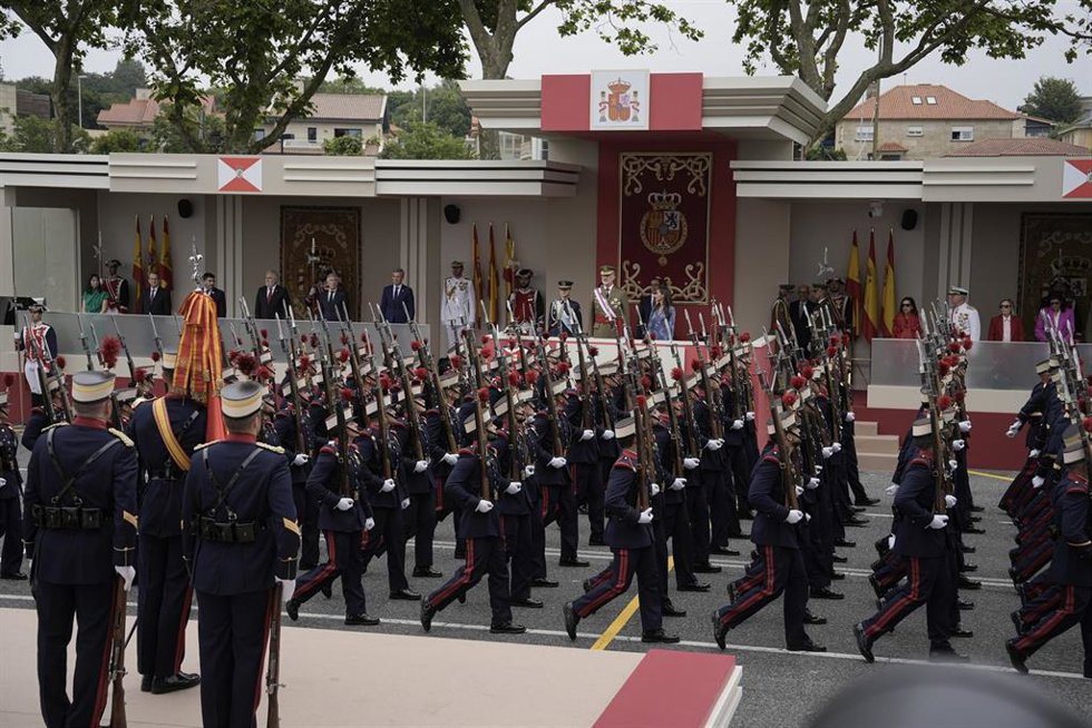 Los Reyes Felipe VI y Letizia y la Princesa Leonor presiden desde la tribuna de honor el acto central conmemorativo del Día de las Fuerzas Armadas, a 30 de mayo de 2026, en Vigo.
