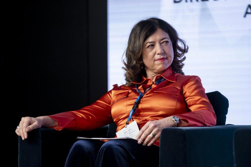 Archivo - La moderadora y directora General de la AMI, Irene Lanzaco, en la inauguración del evento ‘Claves 2023’ que organiza la Asociación de Medios de Información (AMI), en el Beatriz Madrid Auditorio, a 1 de diciembre de 2022, en Madrid (España). Bajo