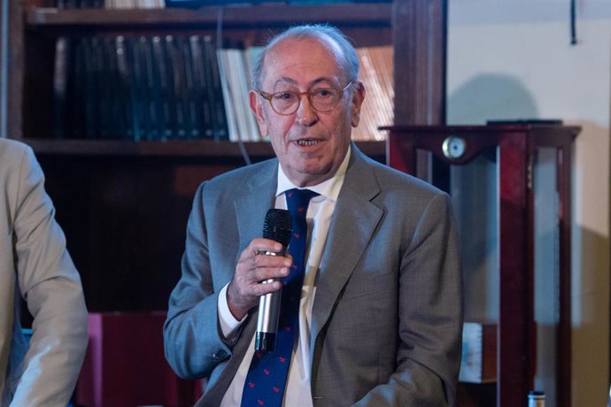 Archivo - El exdirigente del PSE, Nicolás Redondo Terreros, interviene durante un encuentro para analizar los resultados de las elecciones generales, en Club Argos, a 26 de julio de 2023, en Madrid (España). 