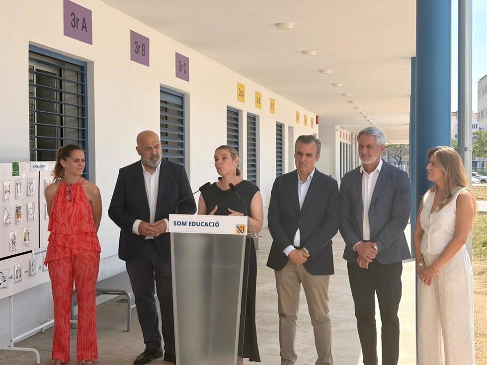 Prohens critica el estado "alarmante" de las infraestructuras educativas en Palma al inicio de legislatura.