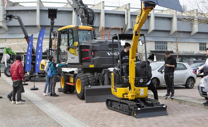 Archivo - La II Feria de Empleo de la Fundación Laboral de la Construcción se celebra mañana en Santander 