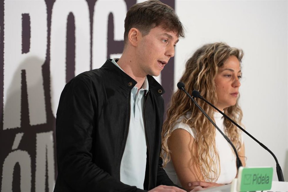 Archivo - La coordinadora general de Sumar, Lara Hernández, y el concejal de Más Madrid, Eduardo Rubiño, durante una rueda de prensa a 13 de abril de 2026, en Madrid (España)