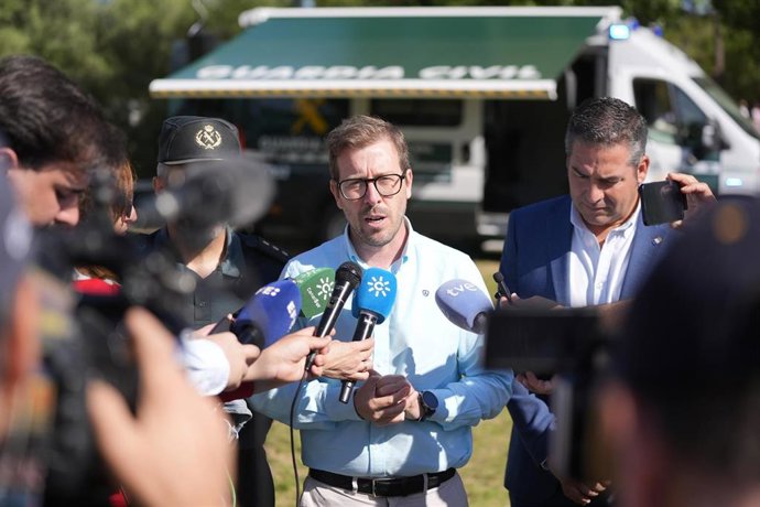El subdelegado del Gobierno, Francisco Toscano, comparece ante la prensa para presentar el dispositivo de la Guardia Civil para la Romería del Rocío, en foto de archivo