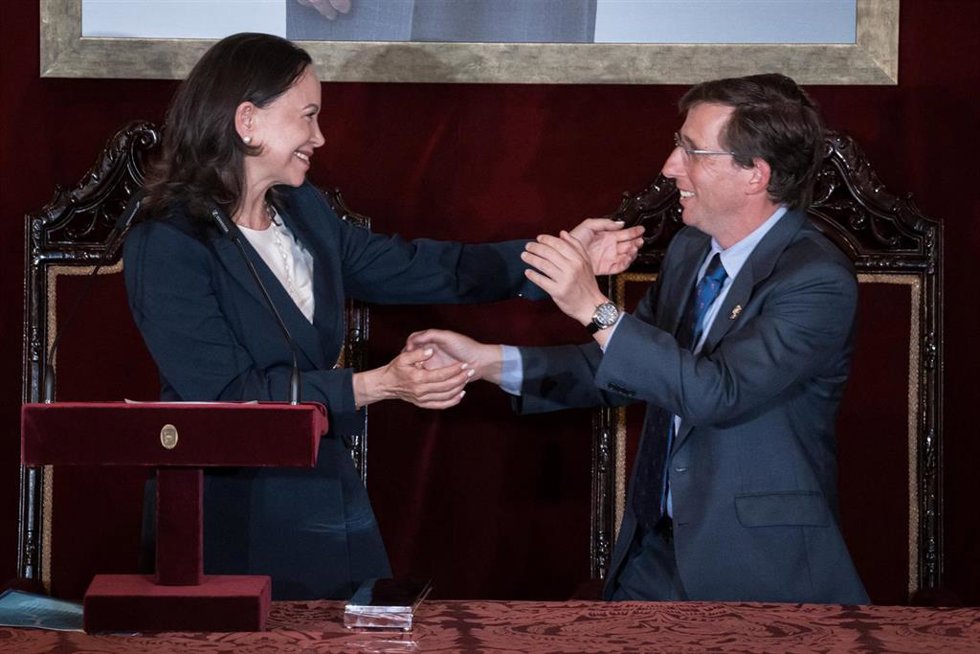 Archivo - El alcalde de Madrid, José Luis Martínez-Almeida, entrega la Llave de Oro de la Villa de Madrid a la líder opositora venezolana y Premio Nobel de la Paz 2025, María Corina Machado, a 17 de abril de 2026, en Madrid (España). La líder opositora ve